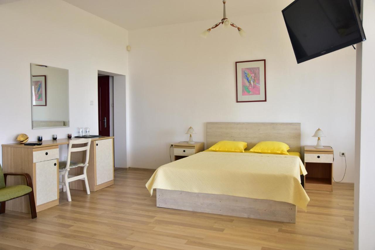 Guest Rooms Sea View Балчик Екстериор снимка