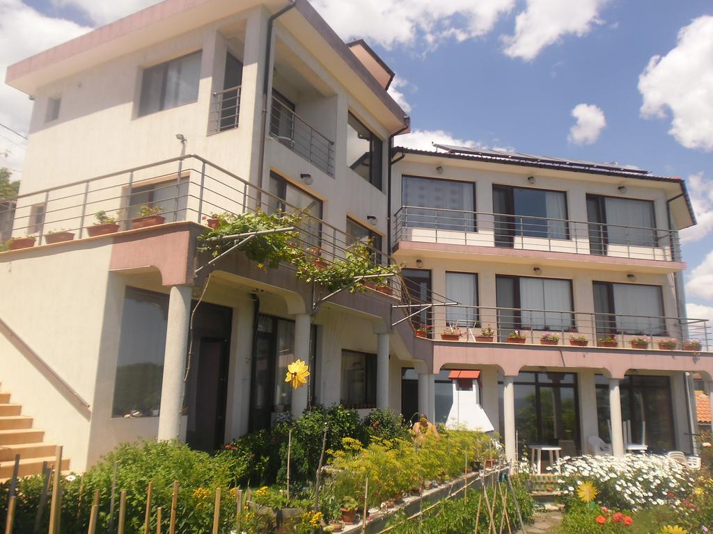 Guest Rooms Sea View Балчик Екстериор снимка
