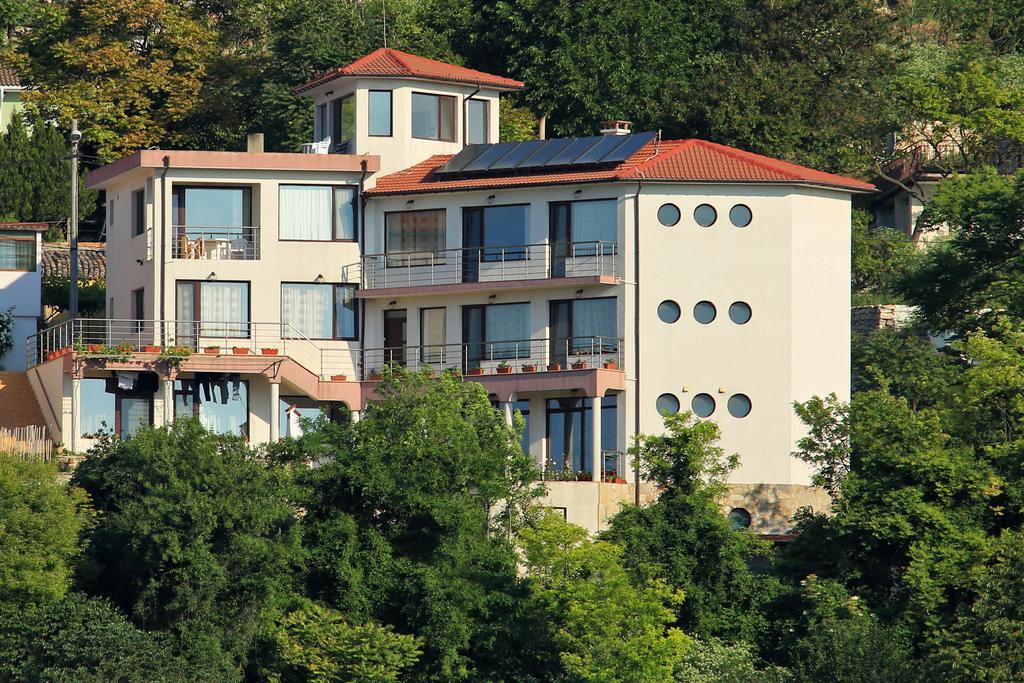 Guest Rooms Sea View Балчик Екстериор снимка