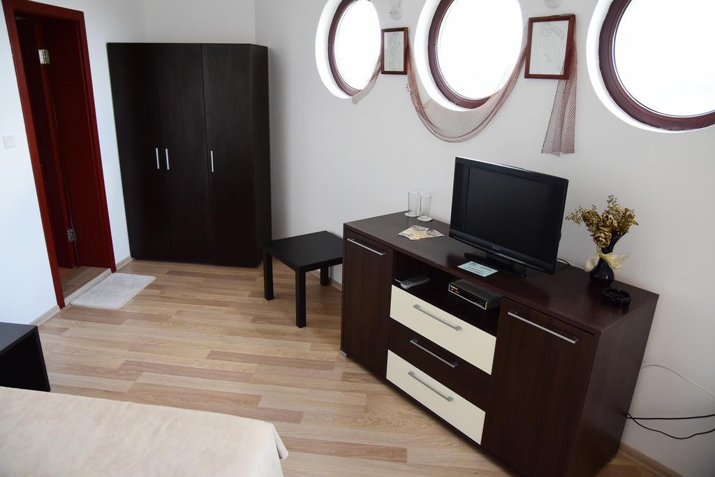 Guest Rooms Sea View Балчик Екстериор снимка