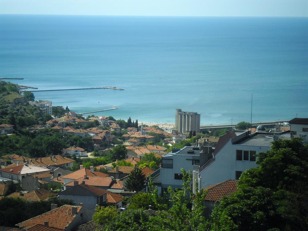 Guest Rooms Sea View Балчик Екстериор снимка