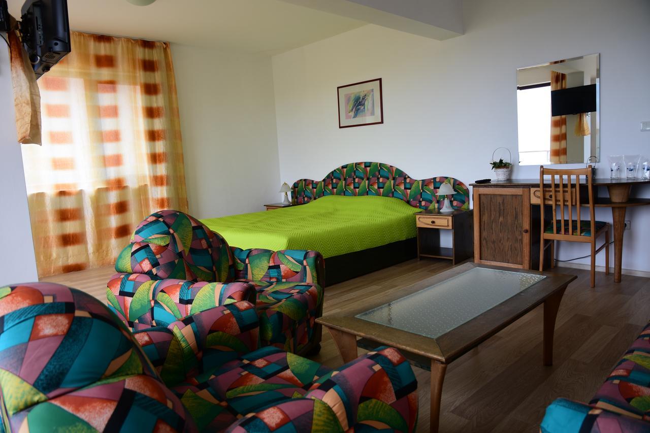 Guest Rooms Sea View Балчик Екстериор снимка