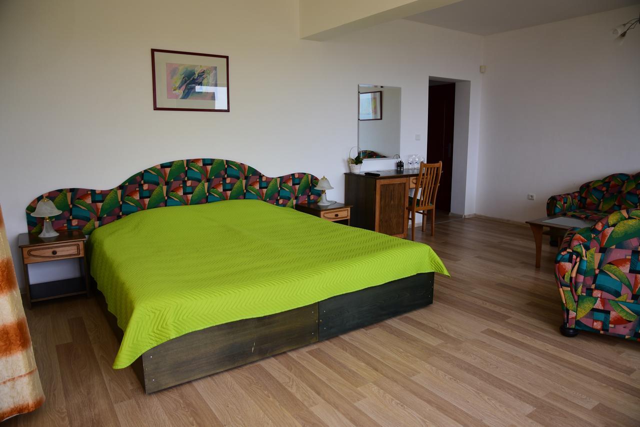 Guest Rooms Sea View Балчик Екстериор снимка