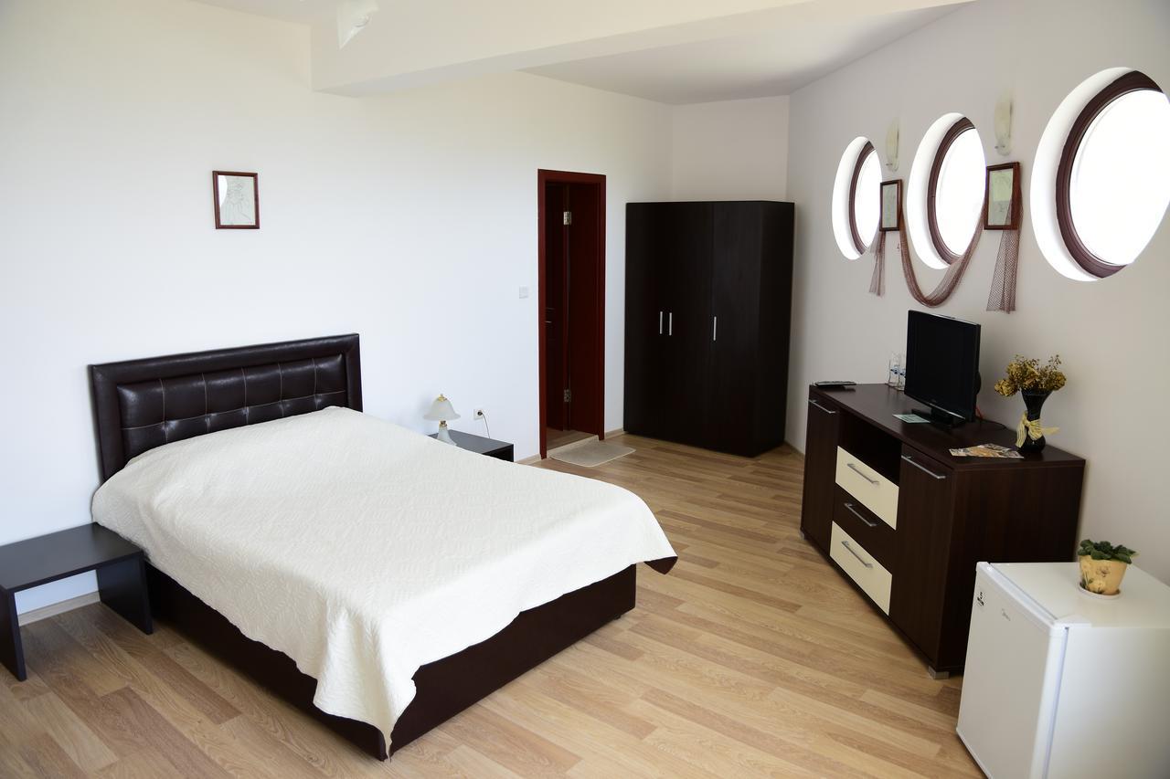 Guest Rooms Sea View Балчик Екстериор снимка