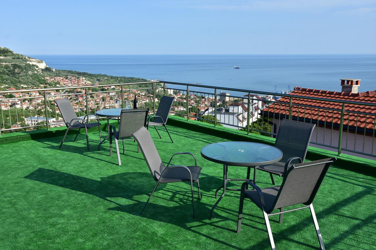Guest Rooms Sea View Балчик Екстериор снимка